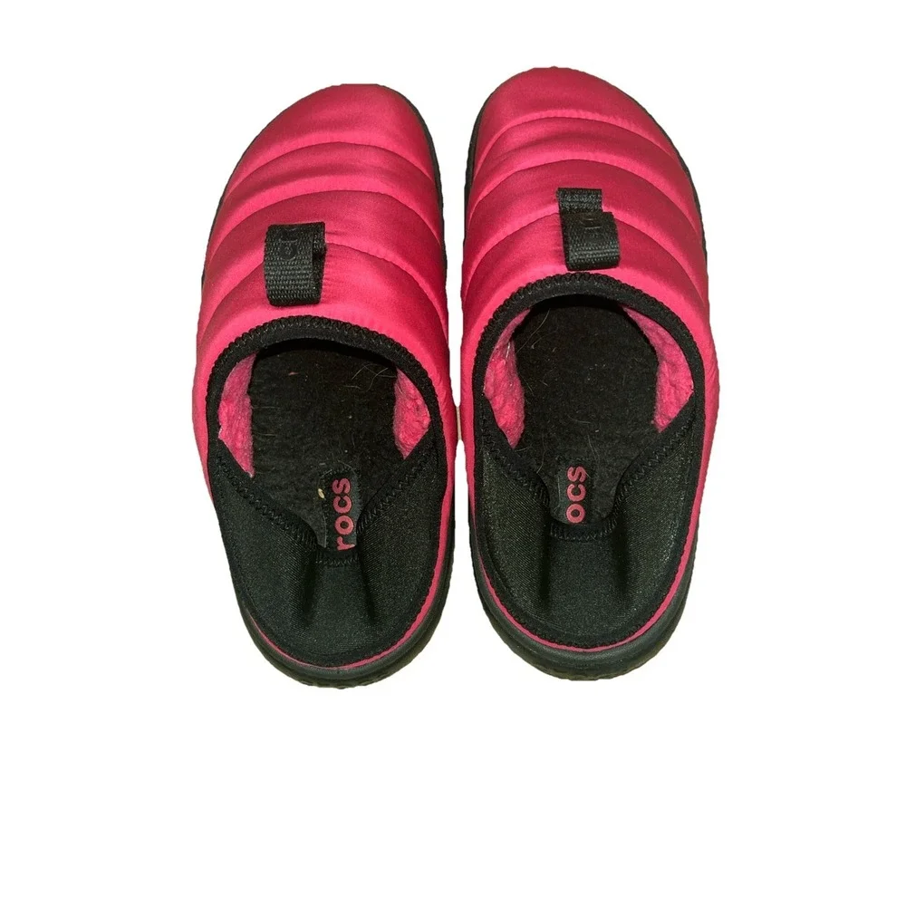 Crocs Classic Puff Moc Slip-On Pink Sz J6 (Fits Like 7M) Fleece SO Soft and Warm